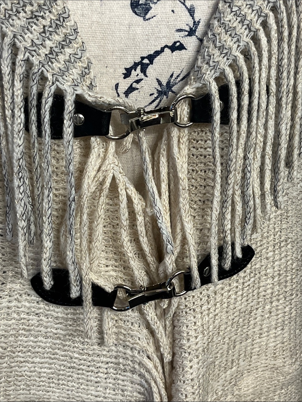 ON HOLD please don’t buy!

Fringed Open-Front Cardigan Sweater - Cream & Gray - Picture 2 of 8